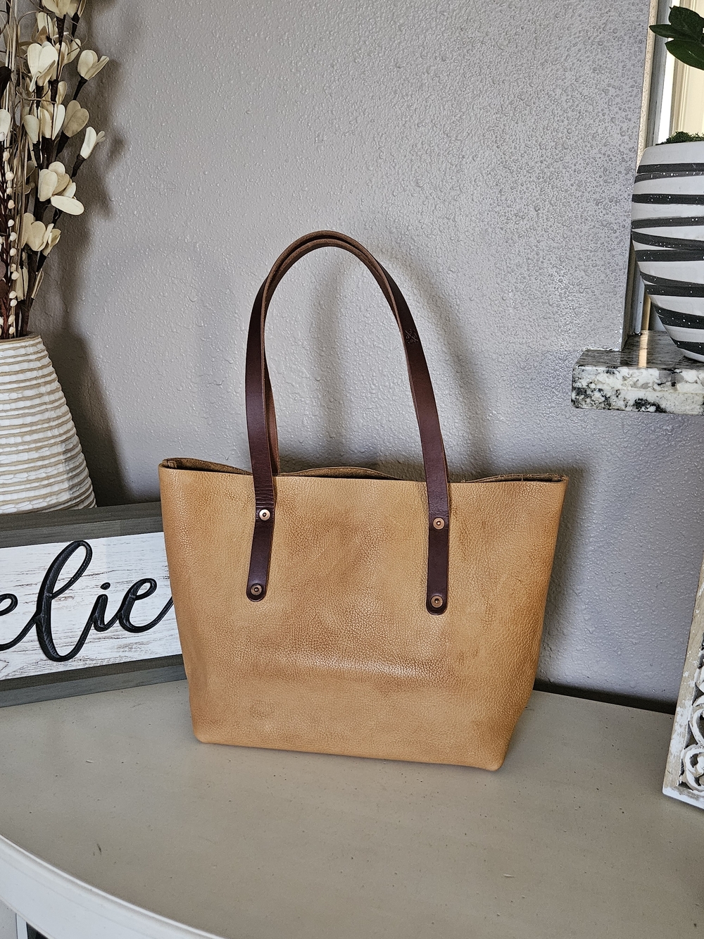 Go Forth Goods Large Avery Tan Leather Tote - Picture 4 of 10